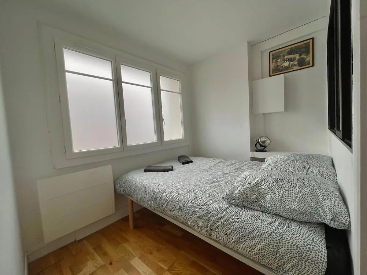 Large 2-Room Air-Conditioned With Terrace - Near Train Station Tuluza 0*,  Francja
